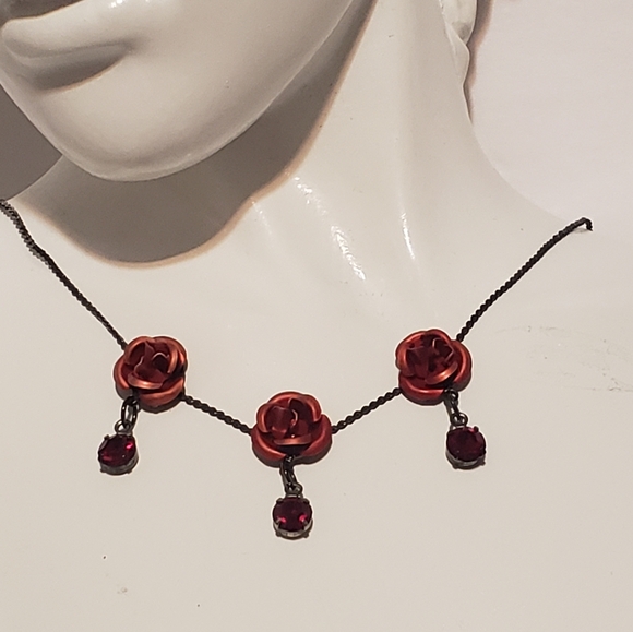 Red Roses Necklace Vintage 15" - Picture 1 of 4